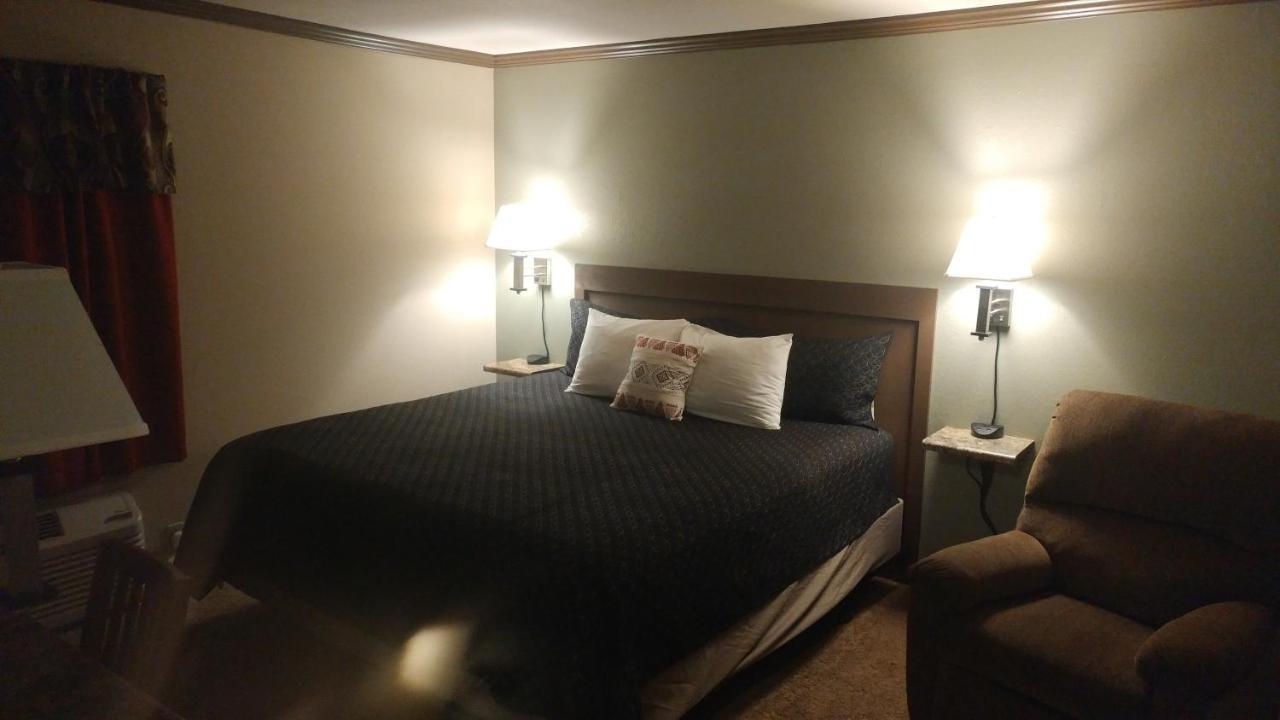 Sagebrush Inn & Suites Broadus Extérieur photo