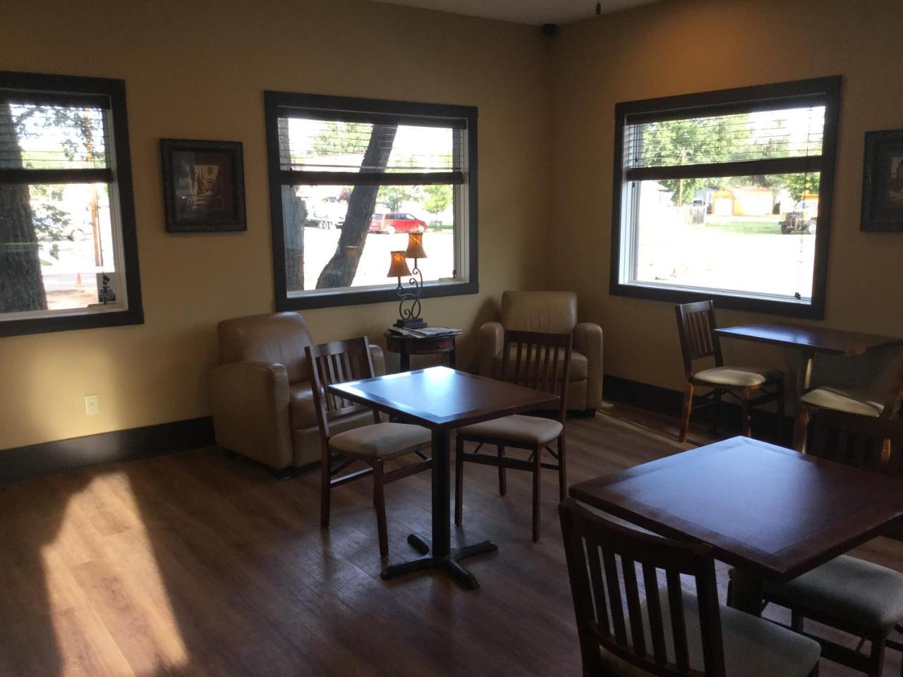 Sagebrush Inn & Suites Broadus Extérieur photo