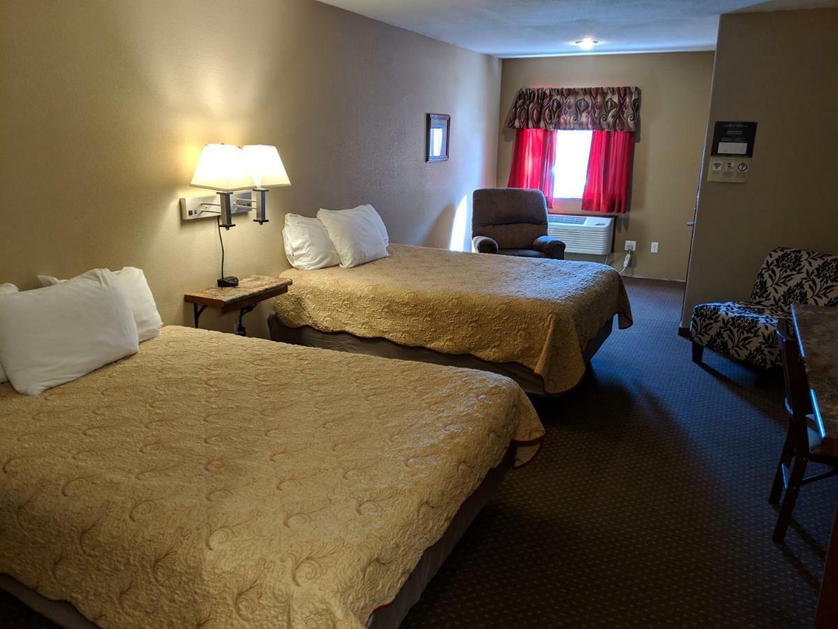 Sagebrush Inn & Suites Broadus Extérieur photo